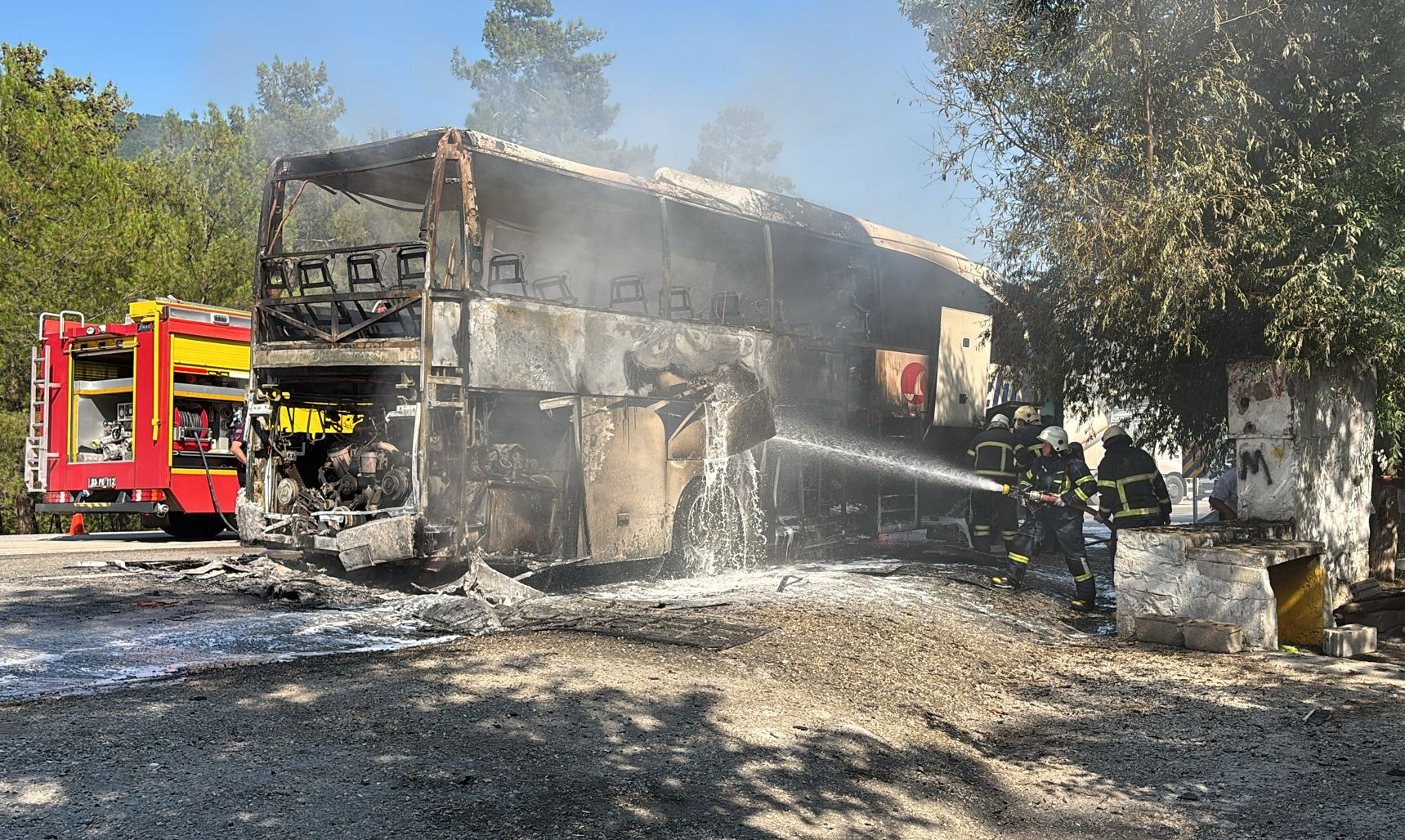  ISPARTA da Seyir halindeyken alev alan yolcu otobüsü yandı