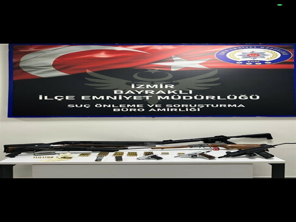 İzmir'de düğündeki ihbara giden polis, ruhsatsız tabanca ve tüfekler ele geçirdi; 2 tutuklama
