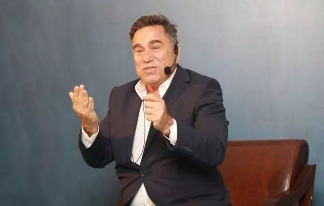 Bir süredir kanser tedavisi gören spiker Sabri Ugan, 62 yaşında hayatını kaybetti.