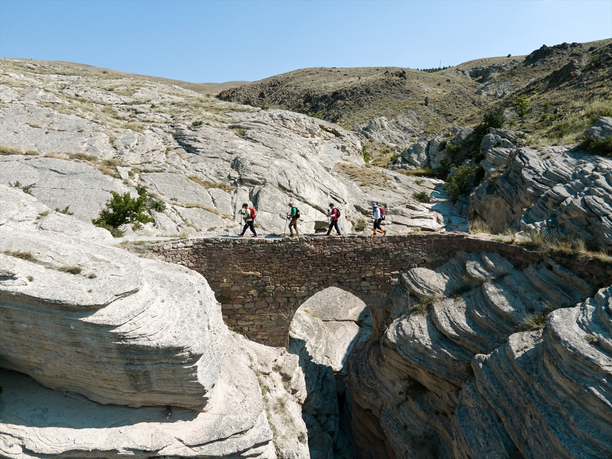 Konya’daki Şeytan Köprüsü doğaseverlerin uğrak noktası oldu