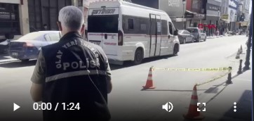 Adana - Dükkanının kepengine 'hasım' yazan kişiyi tabancayla bacağından vurdu