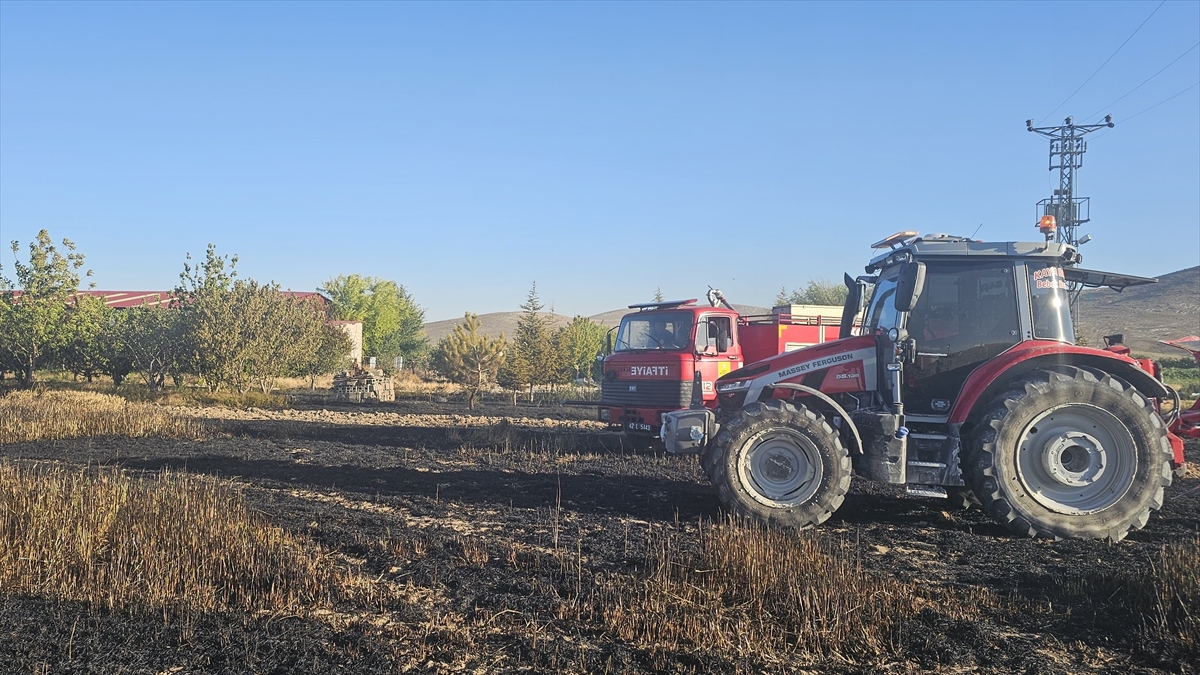 Konya'da buğday tarlasında çıkan yangın söndürüldü