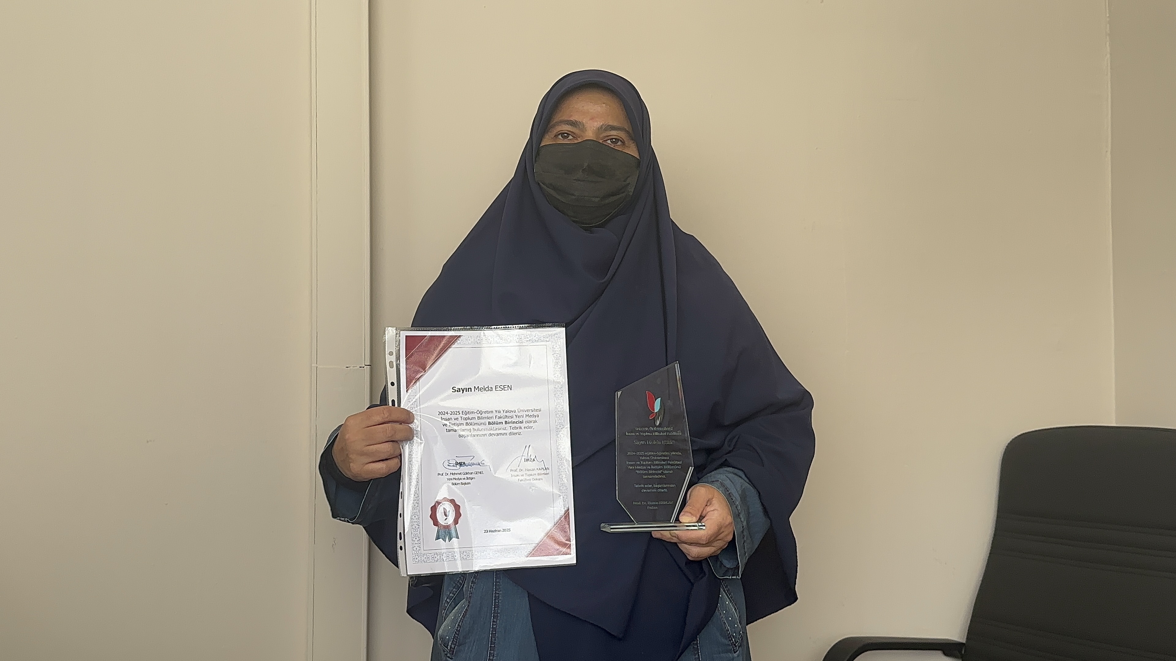 Yalova'da 13’üncü üniversitesini birincilikle bitirdi