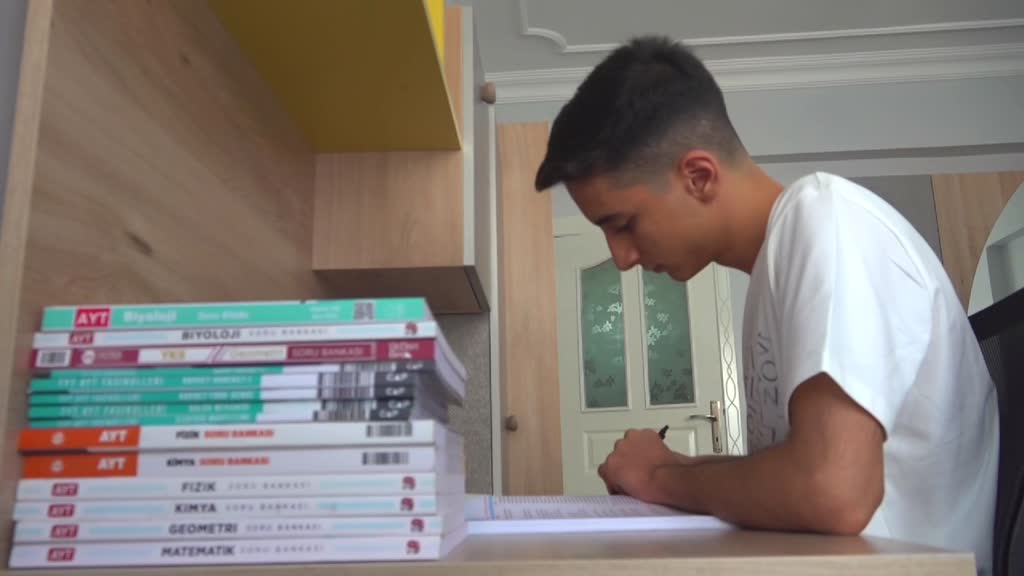 Gaziantepli Özyurtseven ailesi önce LGS sınavında şimdi de YKS'de Türkiye birincisi çıkardı