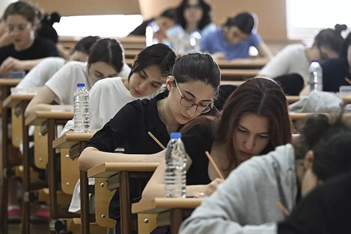 Kartal Anadolu İmam Hatip'ten YKS Başarısı: Dereceye Giren 2 Öğrenciye TOGG Hediye Edilecek