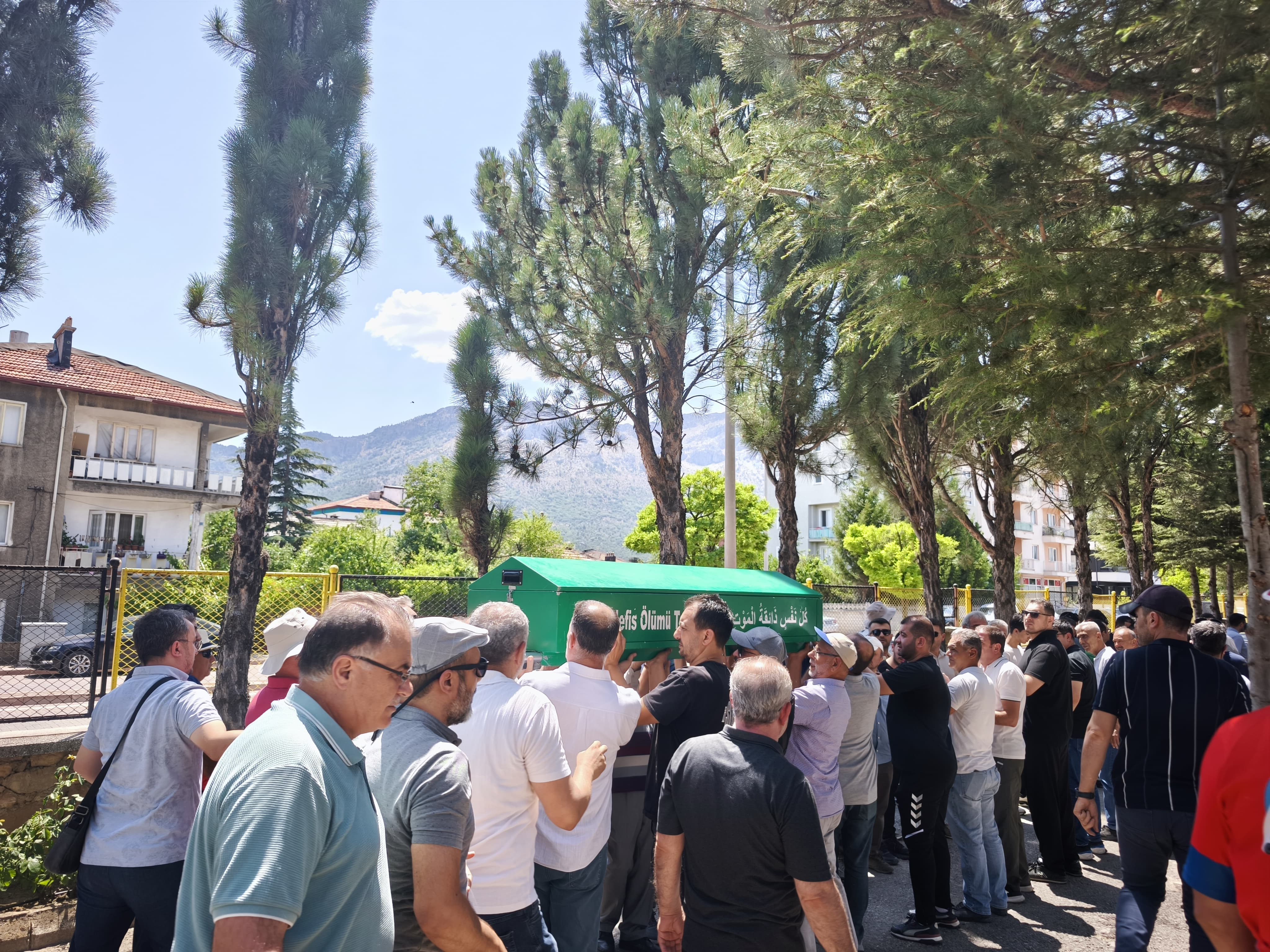 Ahmet Ekizer  Gözyaşları  arasında Seydişehirde Son Yolculuğuna Uğurlanda