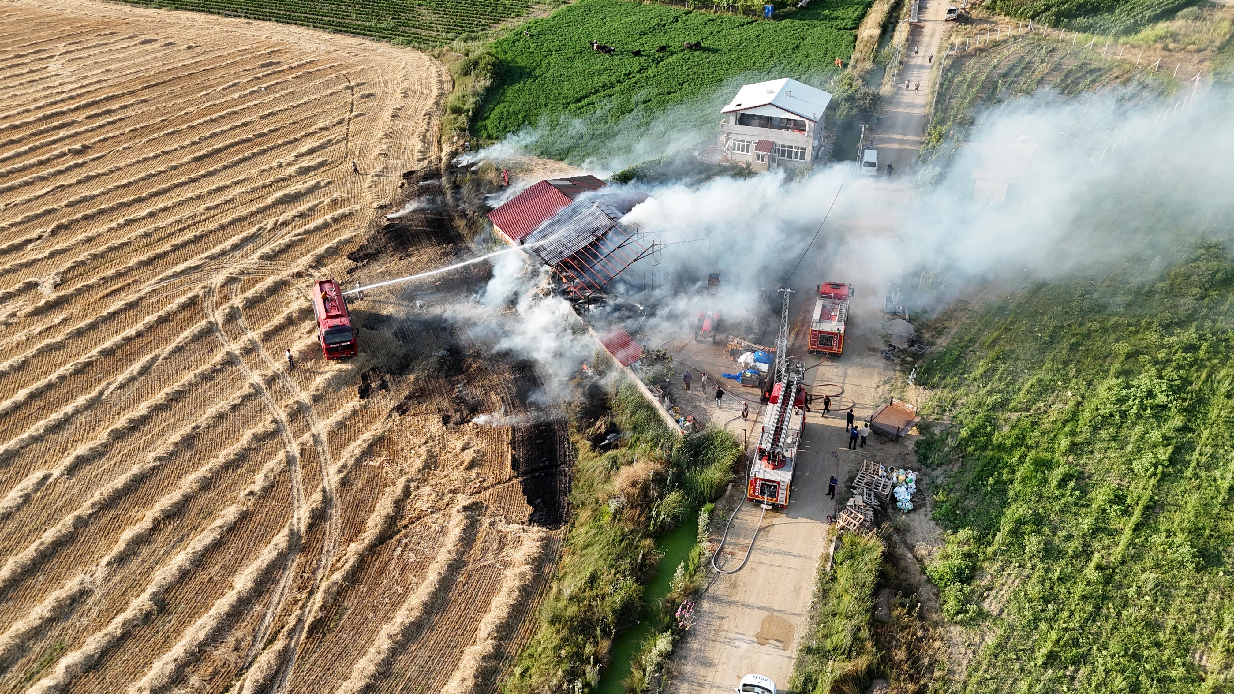 Seydişehir'de Çıkan Yangında Ahır ve Samanlık Kullanılamaz Hale Geldi
