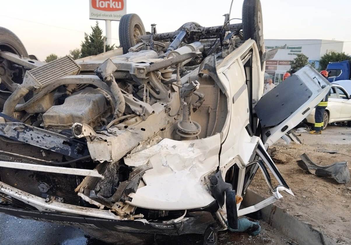 Konya-Karaman Yolunda Feci Kaza: 19 Yaşındaki Dilara hayatını kaybetti  10  kişi Yaralandı