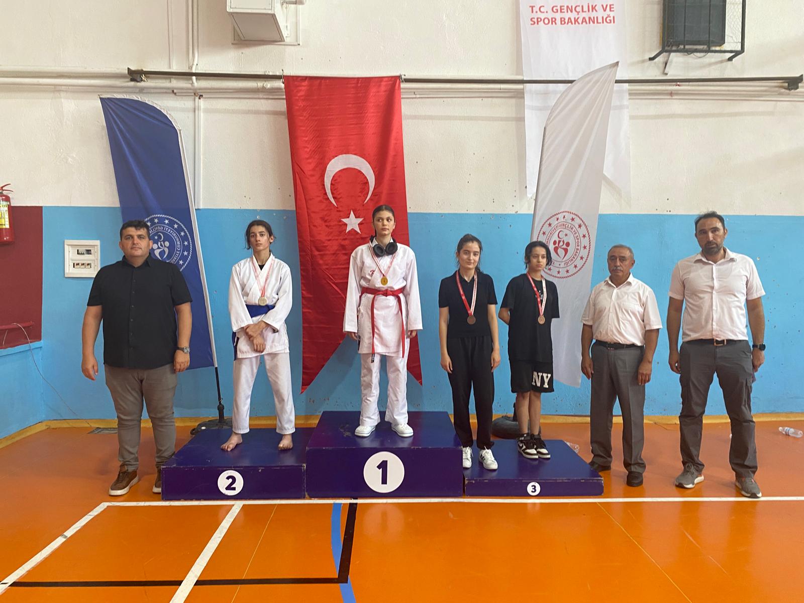 Seydişehirde Malazgirt Zaferi Karate Şampiyonası'nda Gençlerimiz Gururlandırdı