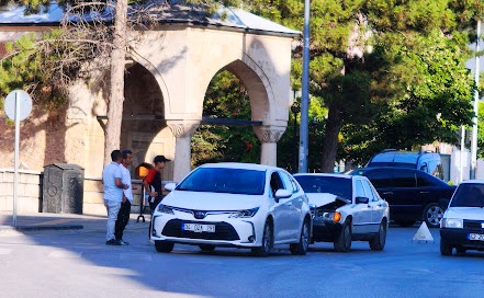 Seydişehir'de Yaya Geçidi Kazaları Artıyor: Zincirleme Çarpışmalar Yaralanmalara ve Maddi Hasara Yol Açıyor