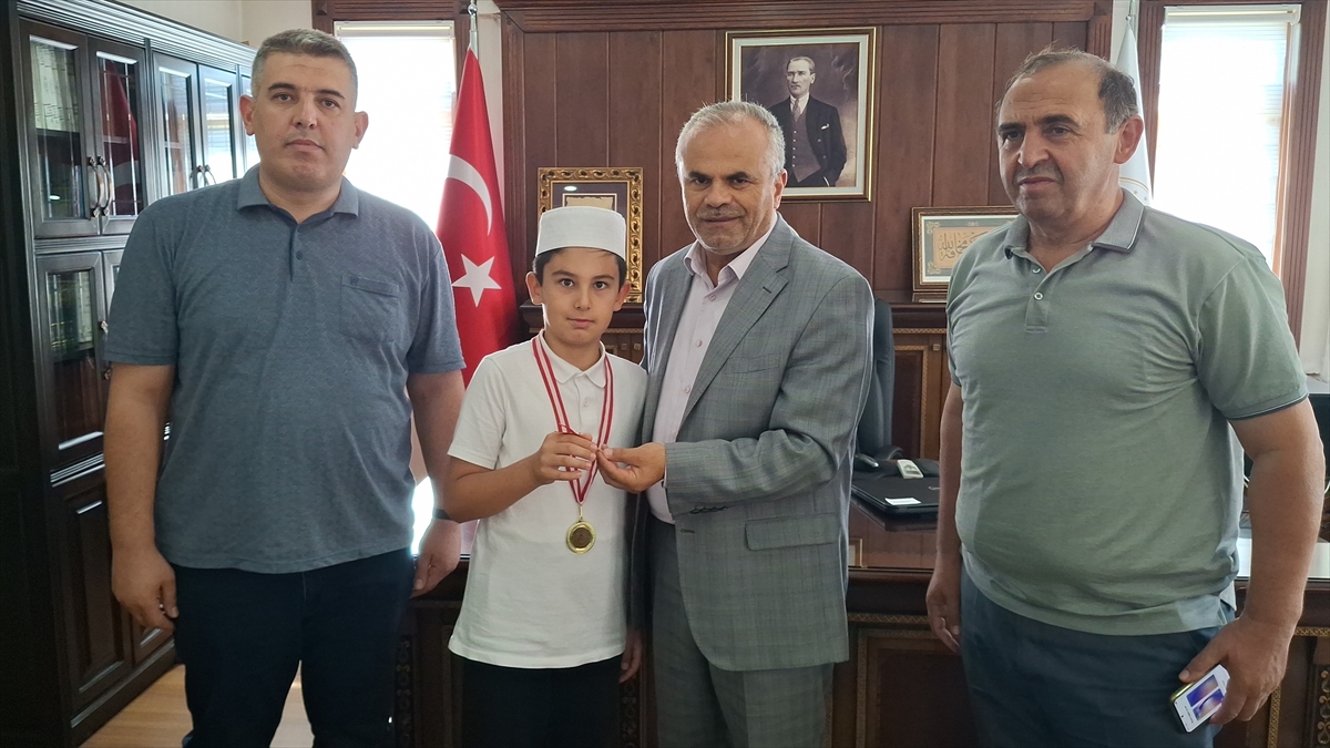 Ankara'da Kur'an-ı Kerim yarışmasının birincisi ödülünü Gazzeli çocuklara bağışladı