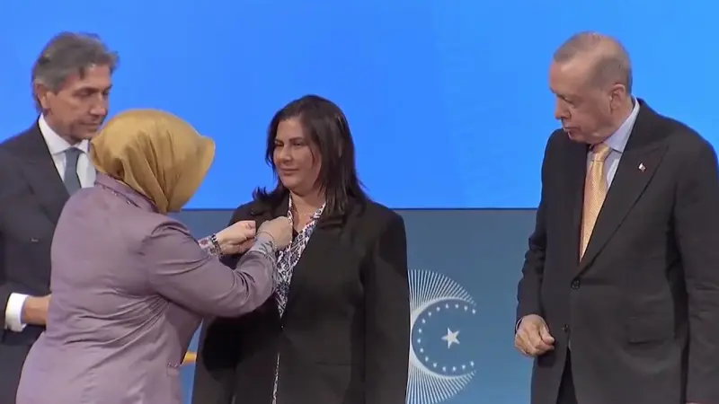 CHP'den istifa eden Özlem Çerçioğlu AK Parti'ye katıldı