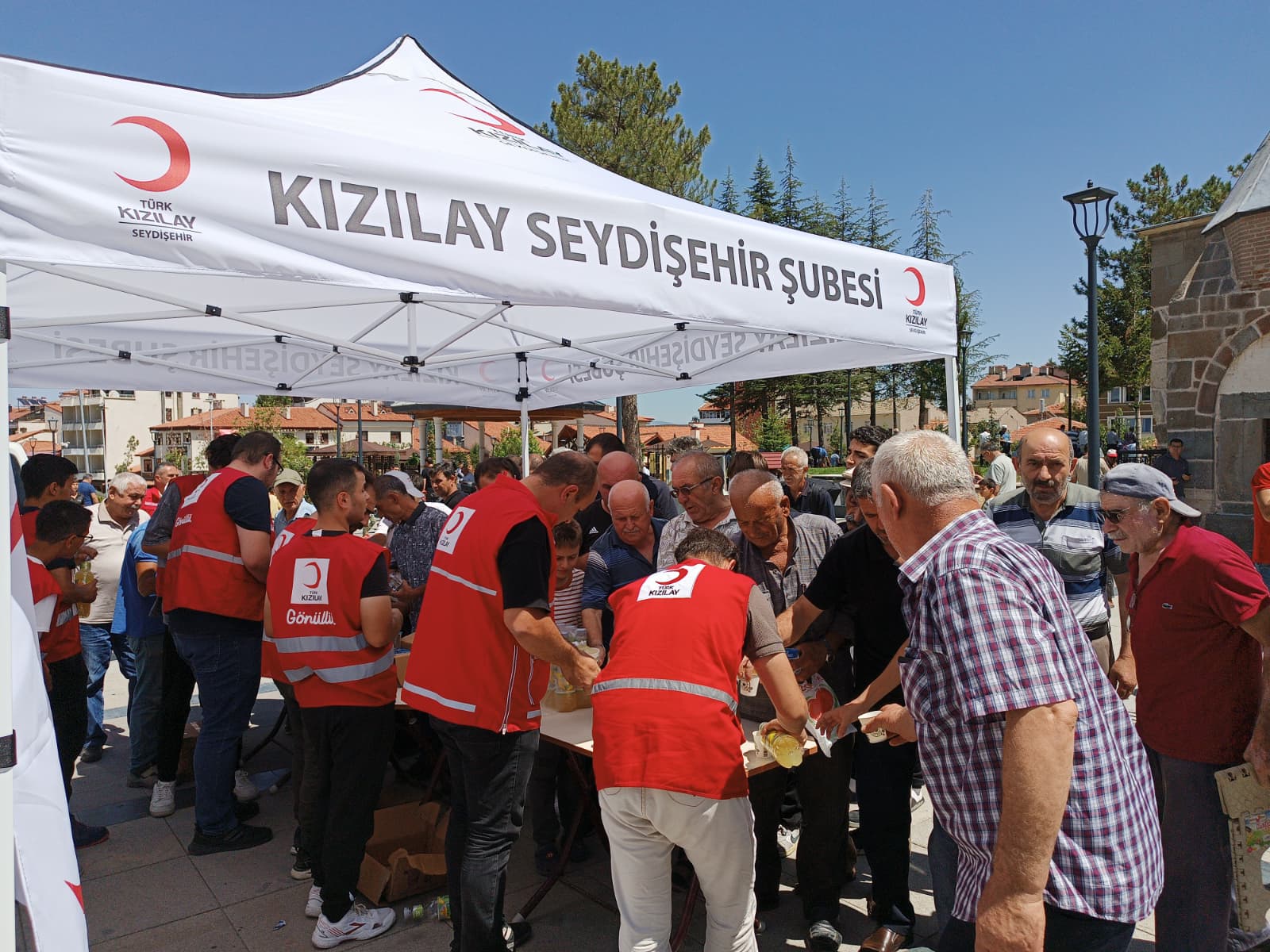 Seydişehir Kızılaydan Cuma İkramı