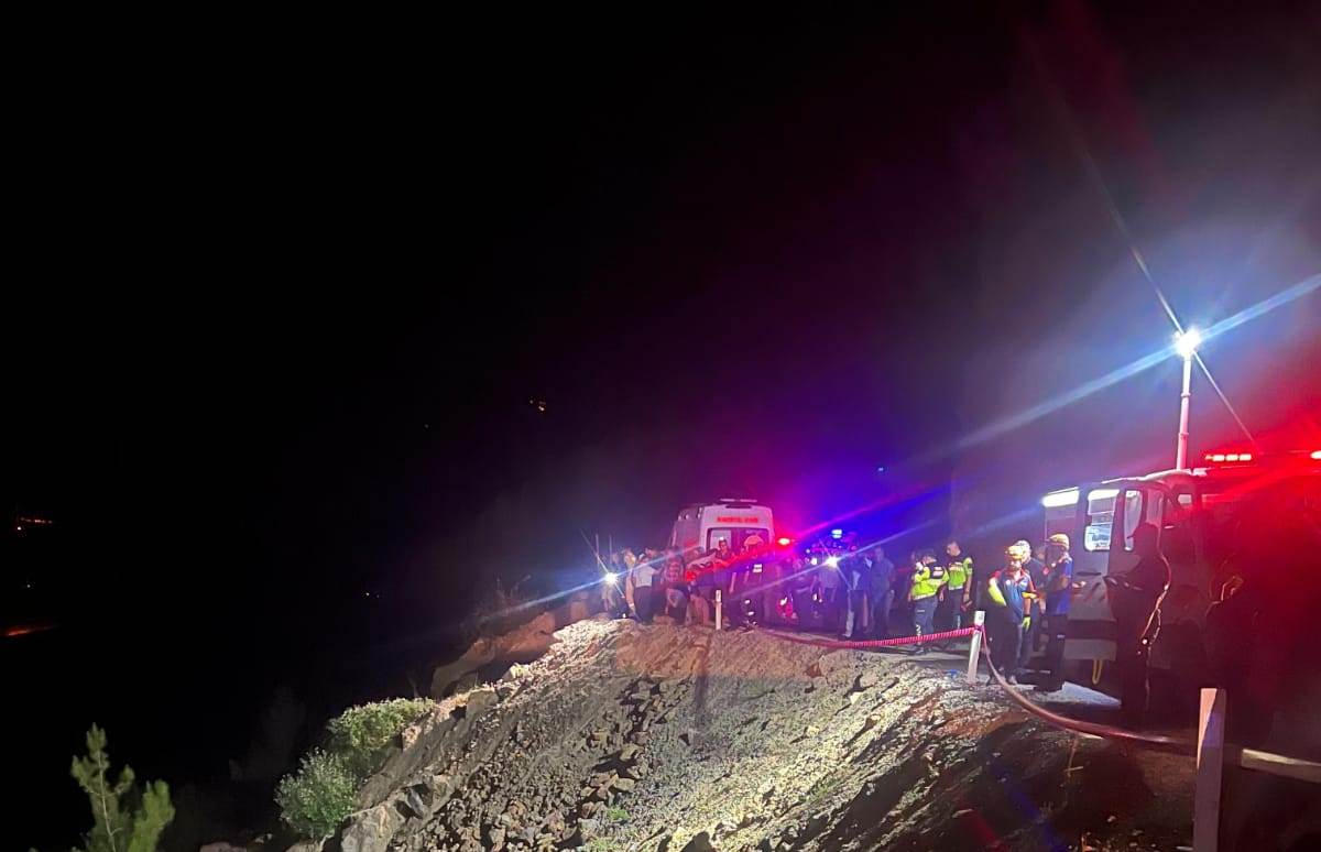 Adana'da otomobil uçuruma yuvarlandı: 5 ölü