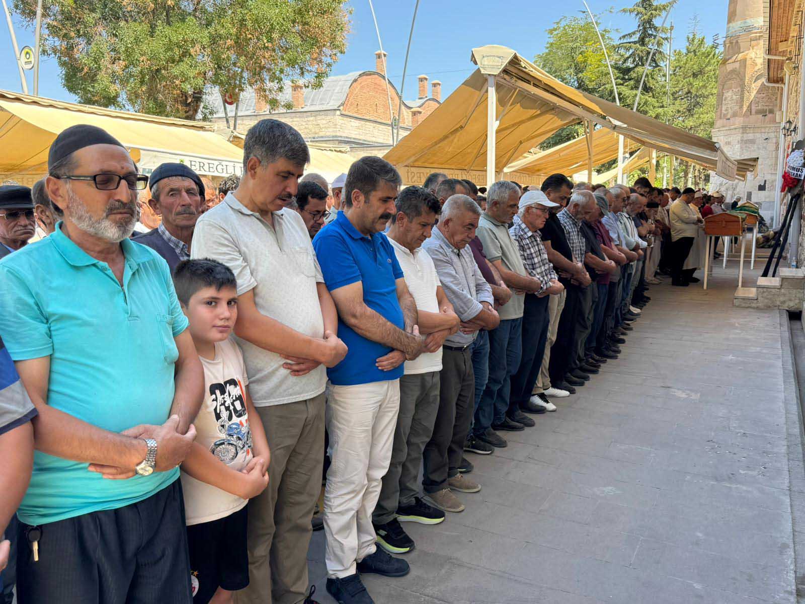 Kazada ölen çift ile 9 yaşındaki torunları Konya'da  toprağa verildi