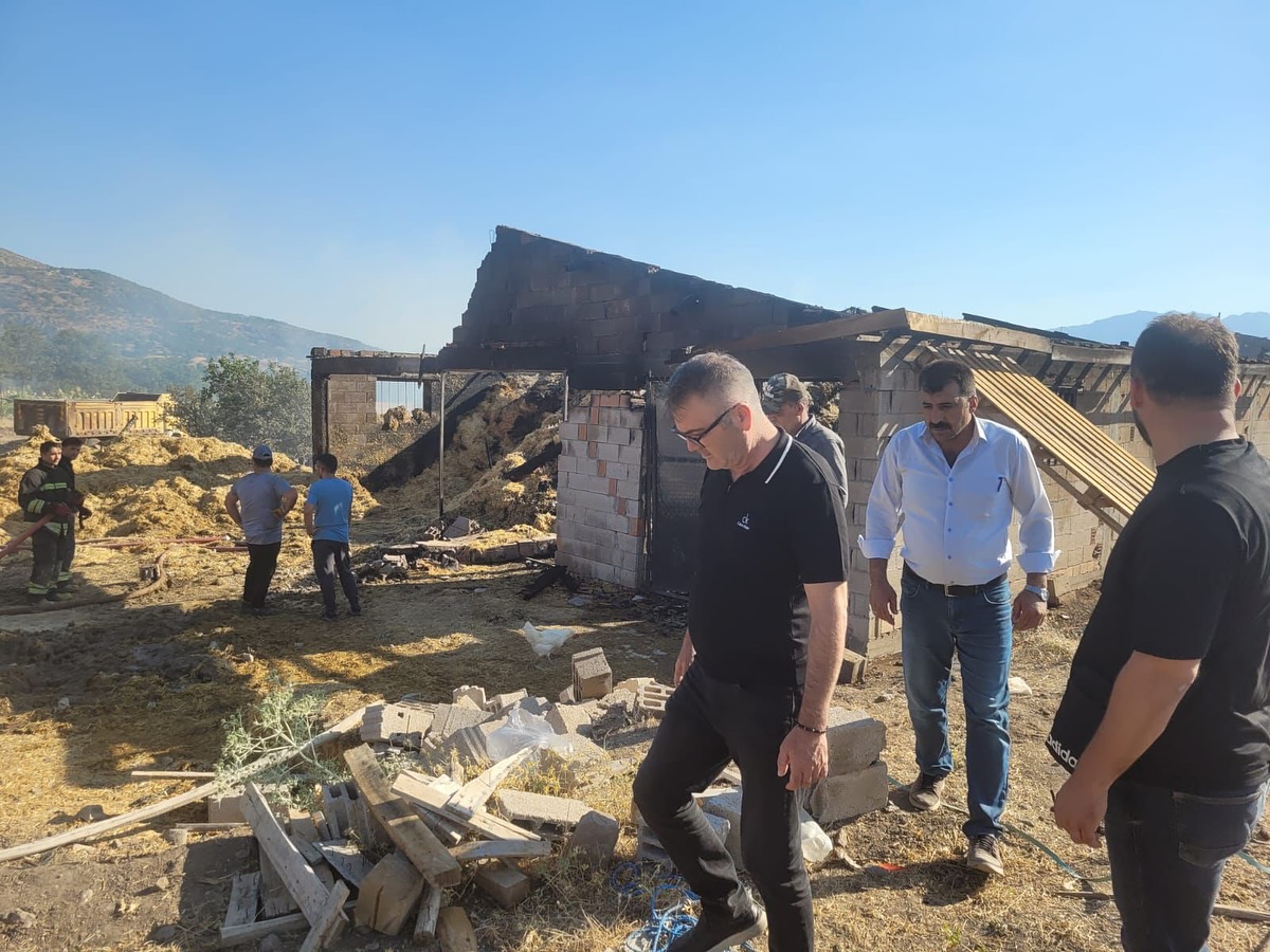 BAŞKAN USTAOĞLU’NDAN AHIRI YANAN AİLEYE ZİYARET