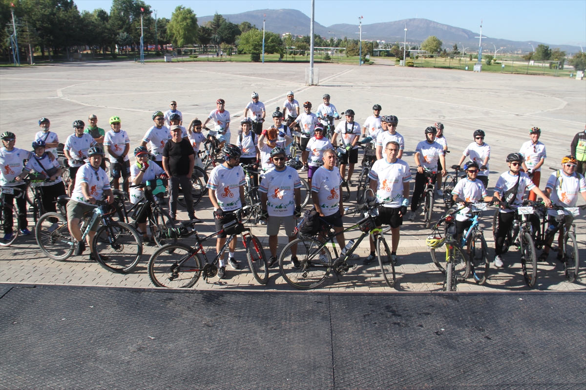 KONYA - Beyşehir Gölü kenarında düzenlenen bisiklet festivali başladı
