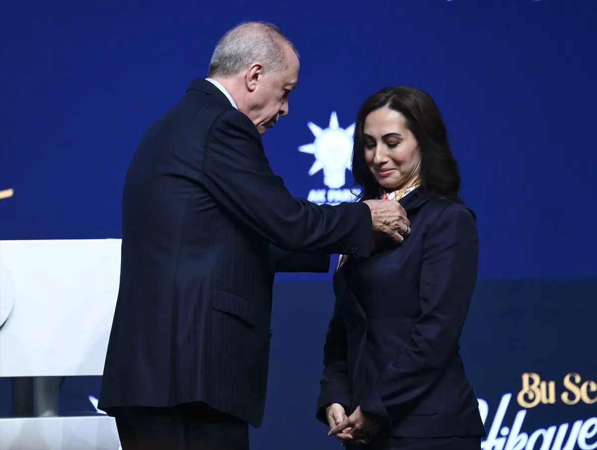 Beykoz Belediye Başkanvekili Özlem Vural Gürzel AK Parti'ye katıldı.