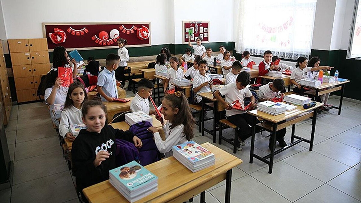 Milli Eğitim Bakanı duyurdu: Okullarda ek kitap aldırmak yasak mı? Bakan Yusuf Tekin açıkladı