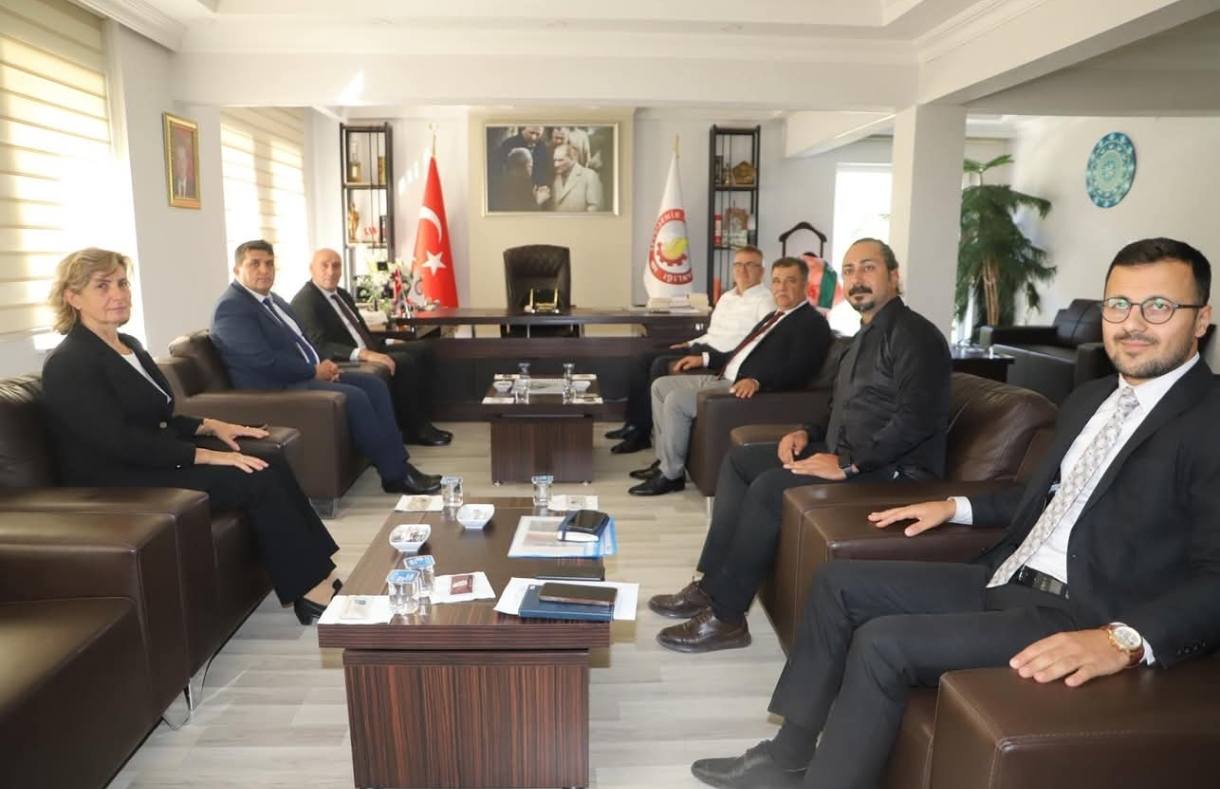 MÜDÜR ÖZTÜRK’TEN BAŞKAN USTAOĞLU’NA ZİYARET