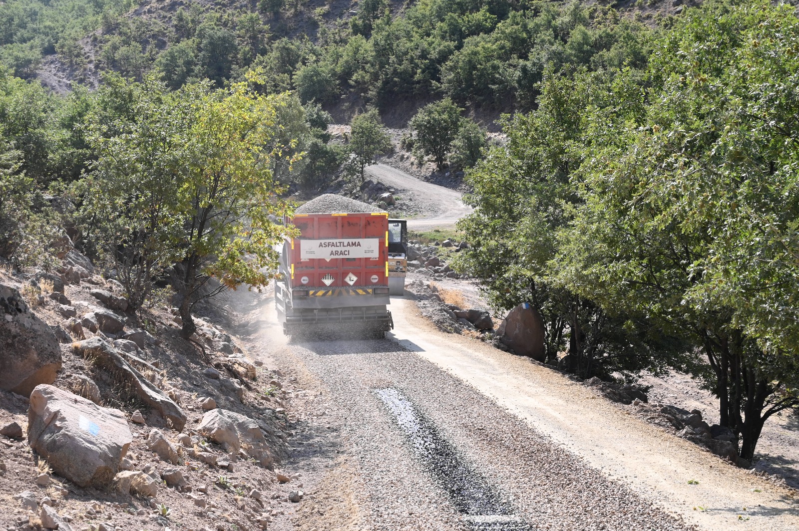 KETENLİ MAHALLESİNDE SOĞUK ASFALT ÇALIŞMALARI BAŞLADI