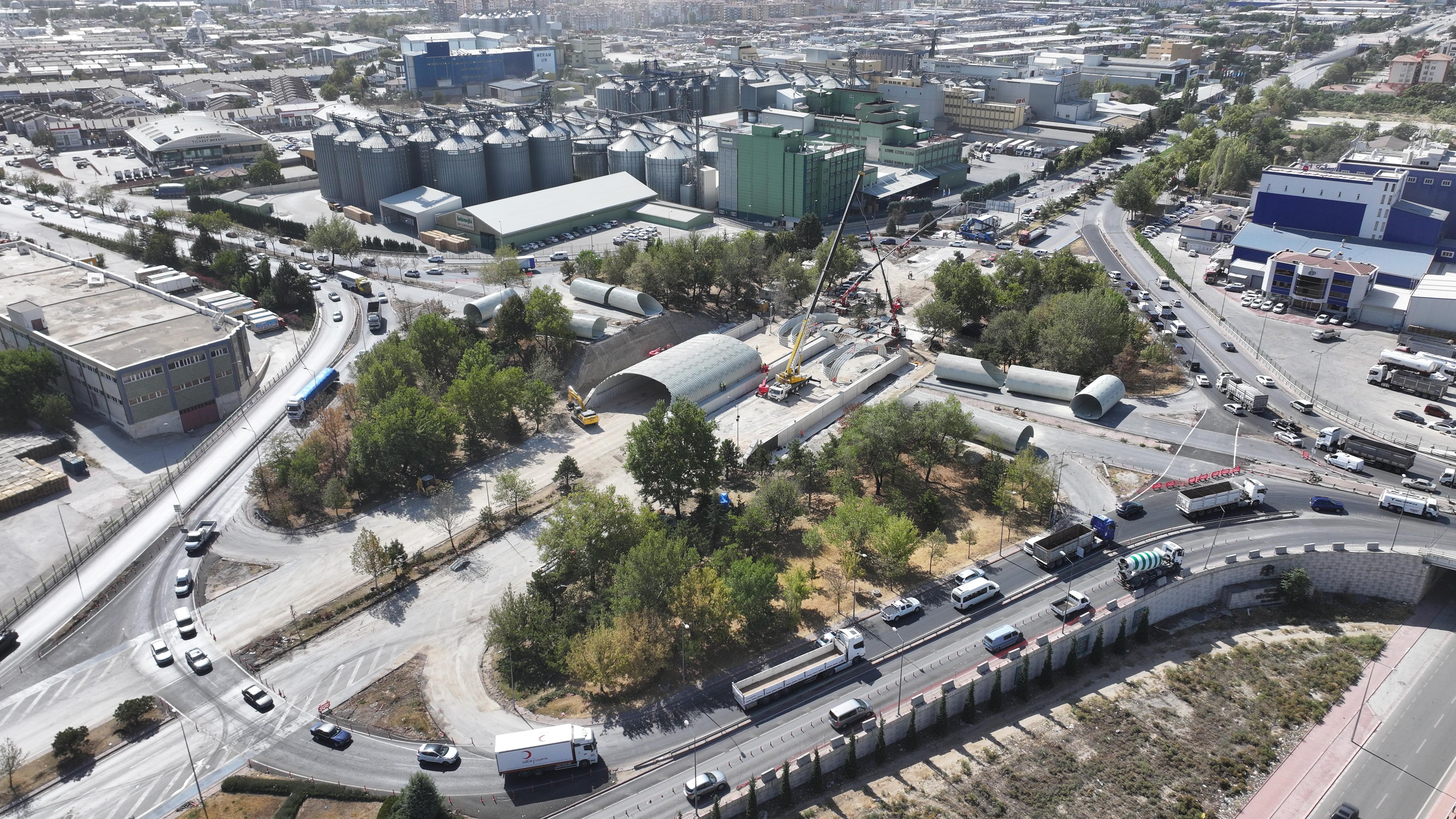 BAŞKAN ALTAY TÜRKİYE’DE İLK KEZ DENENEN TEKNİKLE İNŞAATI SÜREN KÖPRÜLÜ KAVŞAĞIN TRAFİĞİ RAHATLATACAĞINI AÇIKLADI