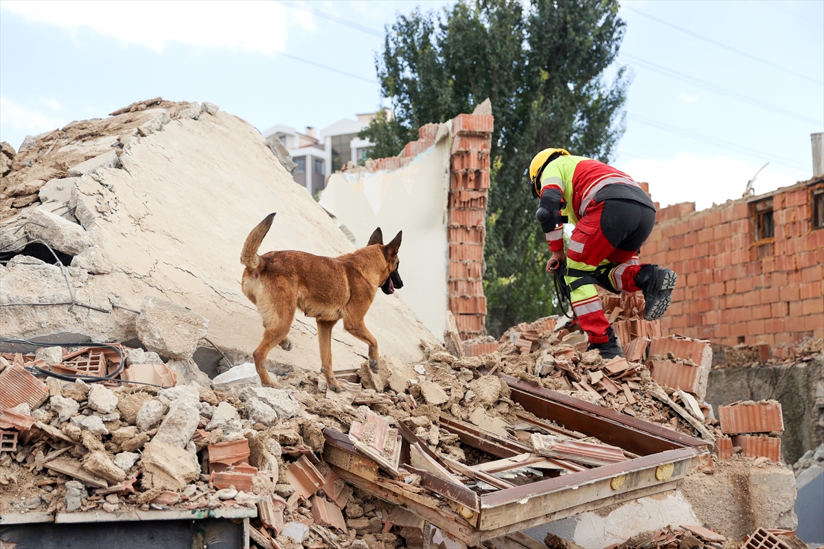 Konya'da AFAD koordinesinde deprem tatbikatı yapıldı