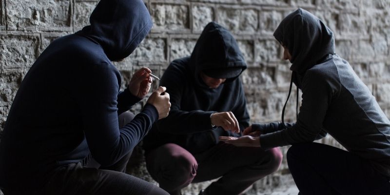 Uyuşturucu Kullanma Suçu Nedir? Cezası