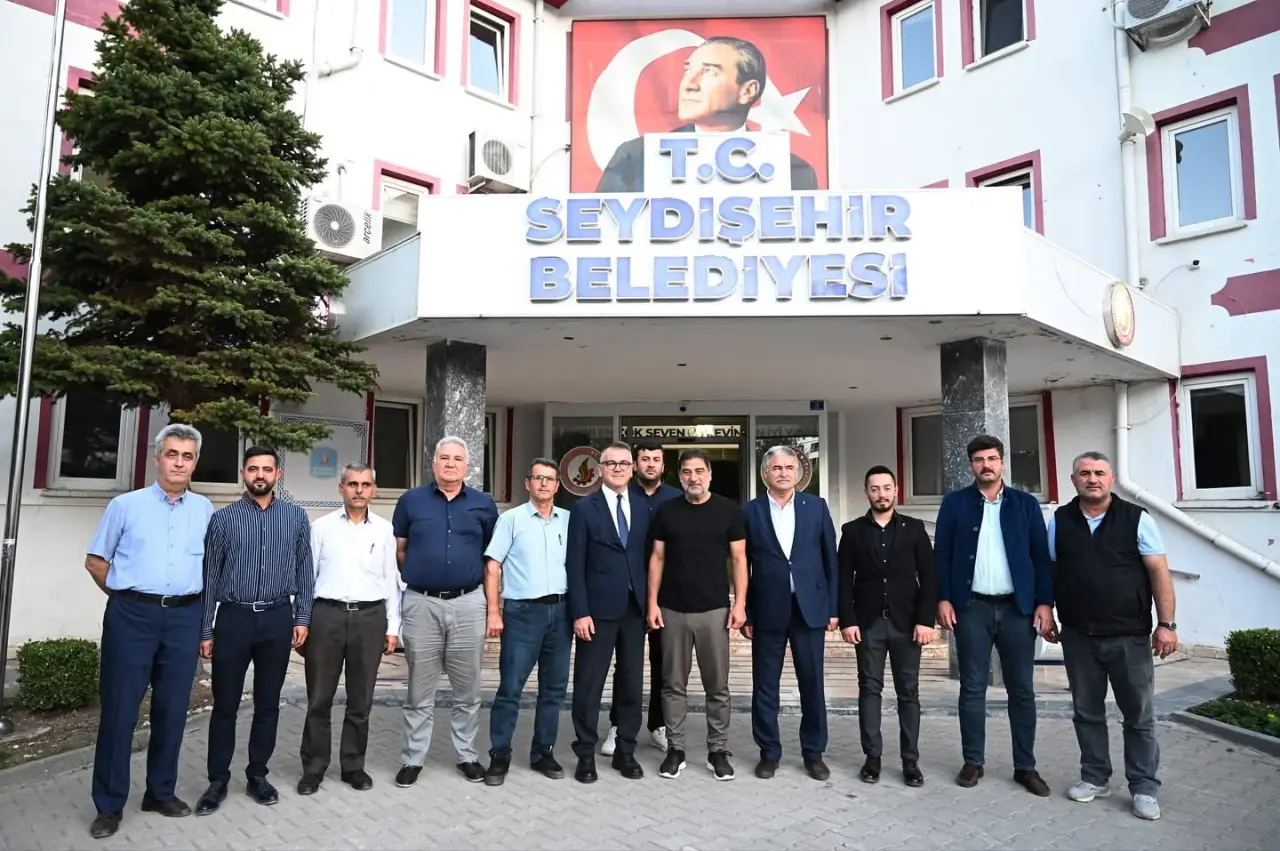 AK Parti Konya Milletvekili ve MKYK Üyesi Ünal Karaman Seydişehir Belediye Başkanı Hasan Ustaoğlu'nu makamında ziyaret etti.