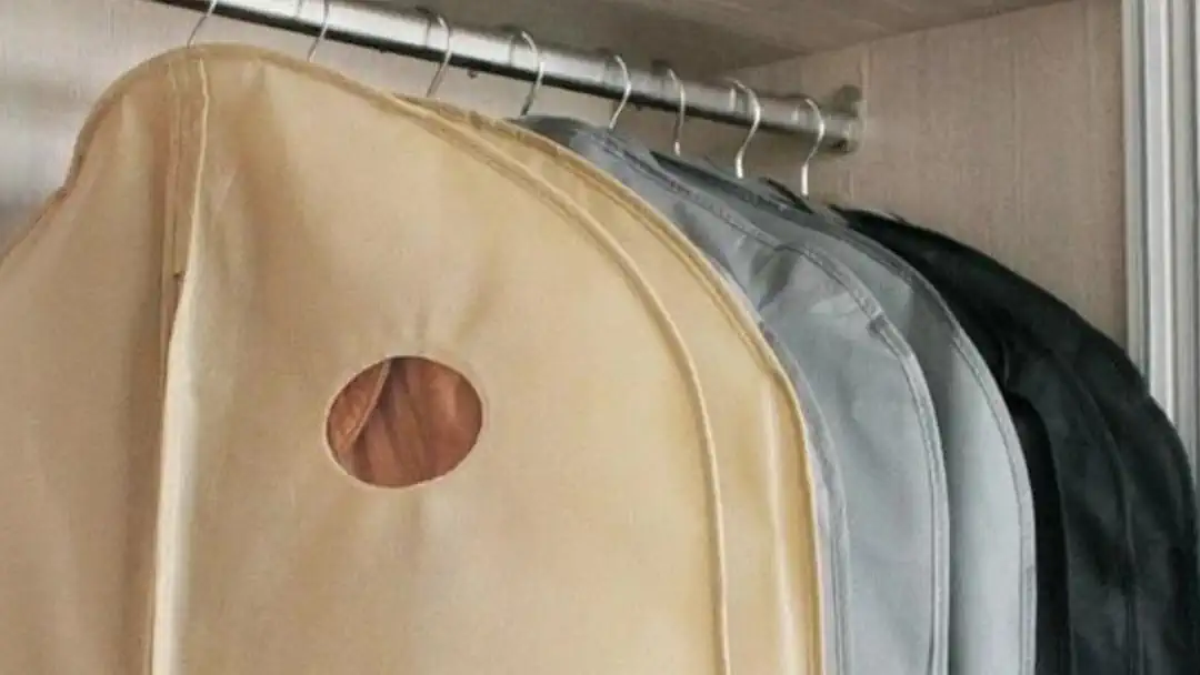 Elbise Kılıfıyla Giysilerinizi Korumanın İncelikleri