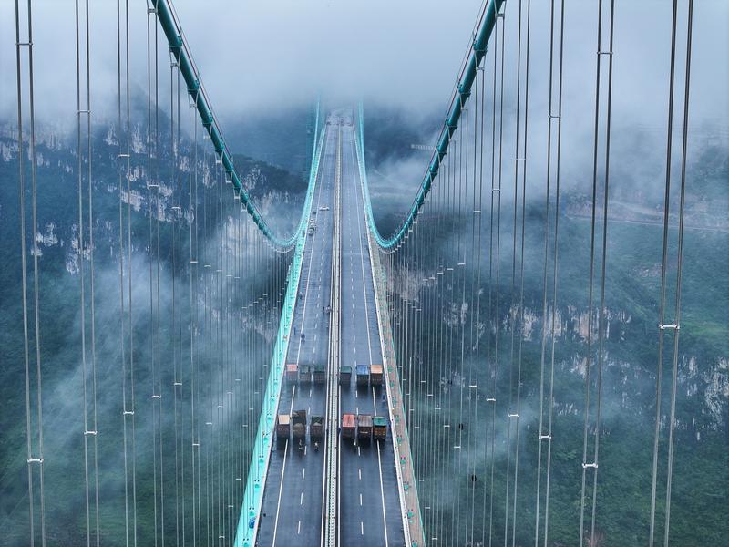 Çin dünyanın en büyük köprüsünü hizmete açtı