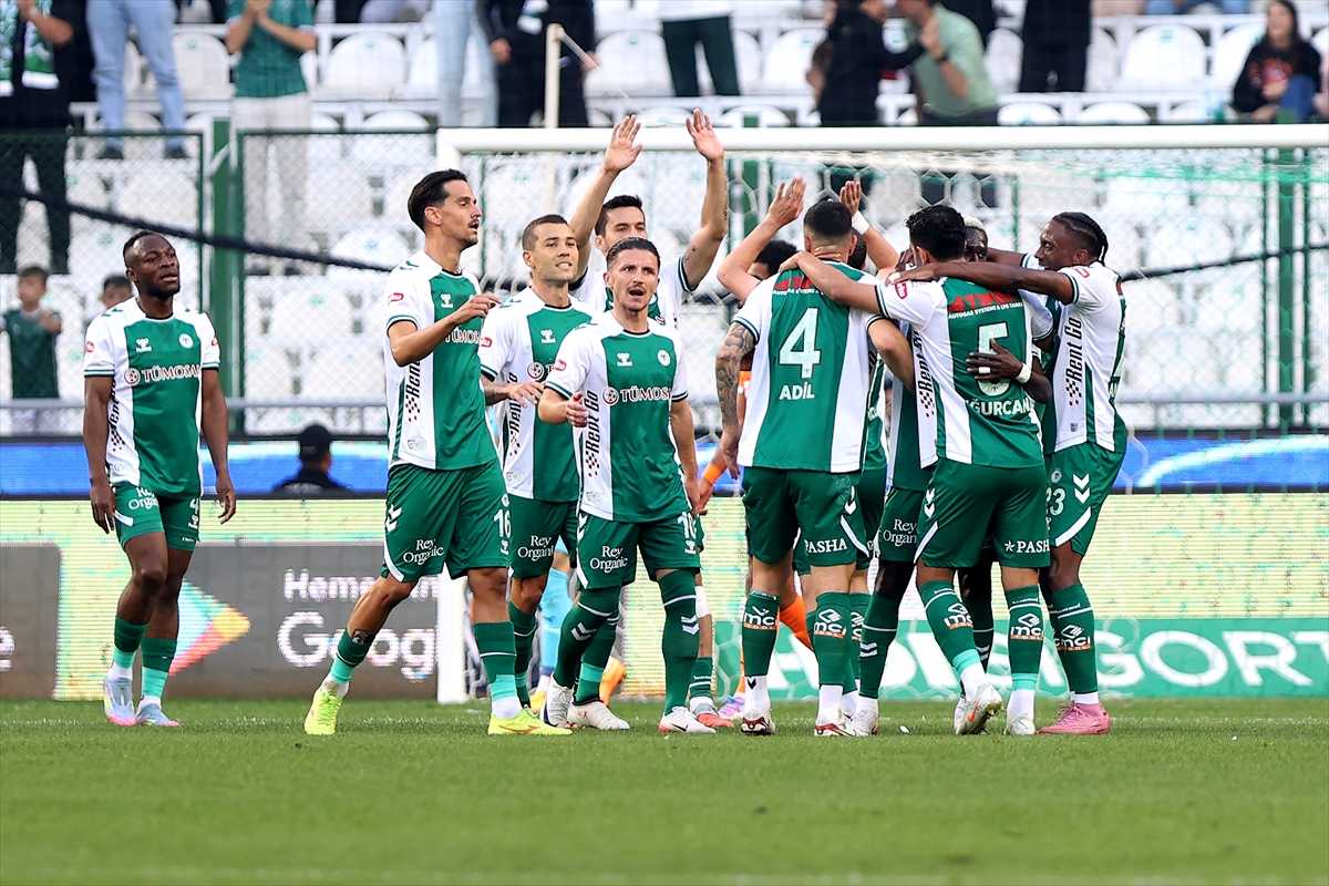 Konyaspor evinde hakeme rağmen kazandı