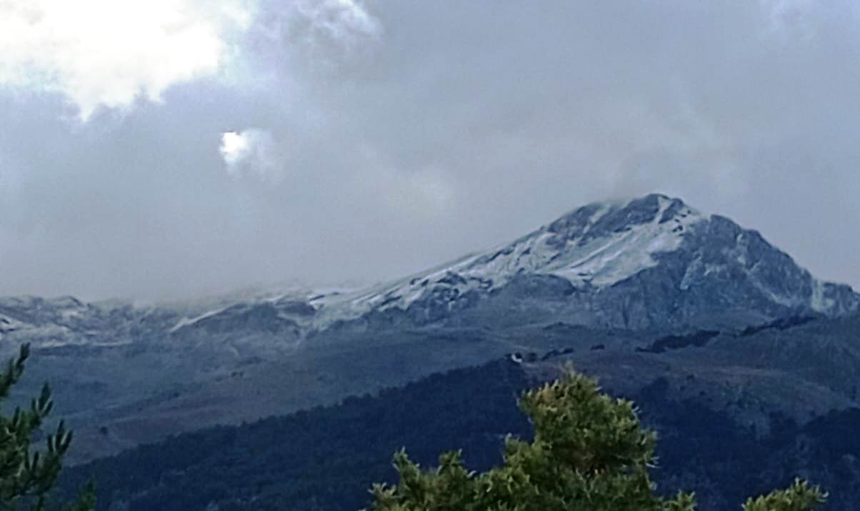 Anamas’ın Zirvesi İlk Karla Beyaza Büründü