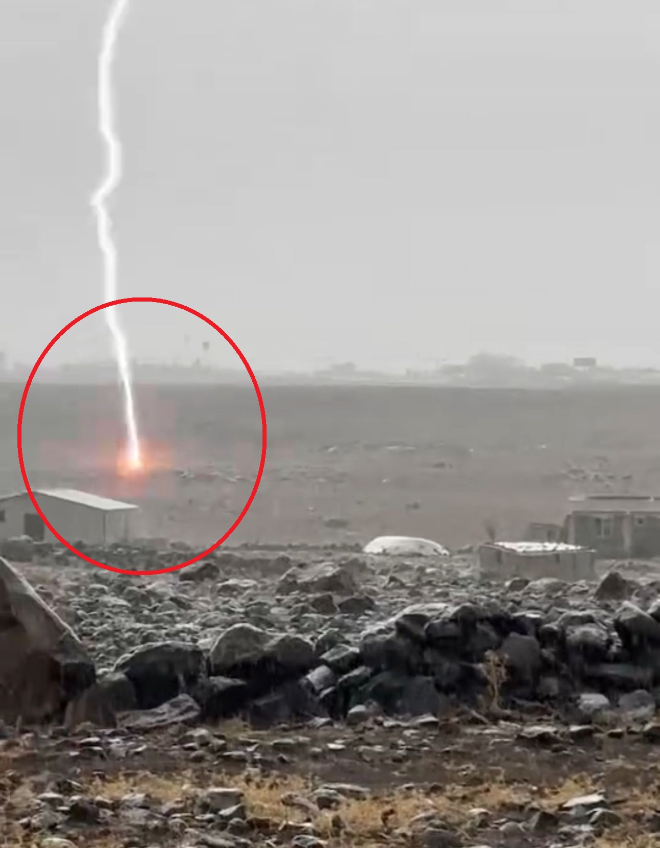 Diyarbakır’da yıldırım düşme anı kamerada