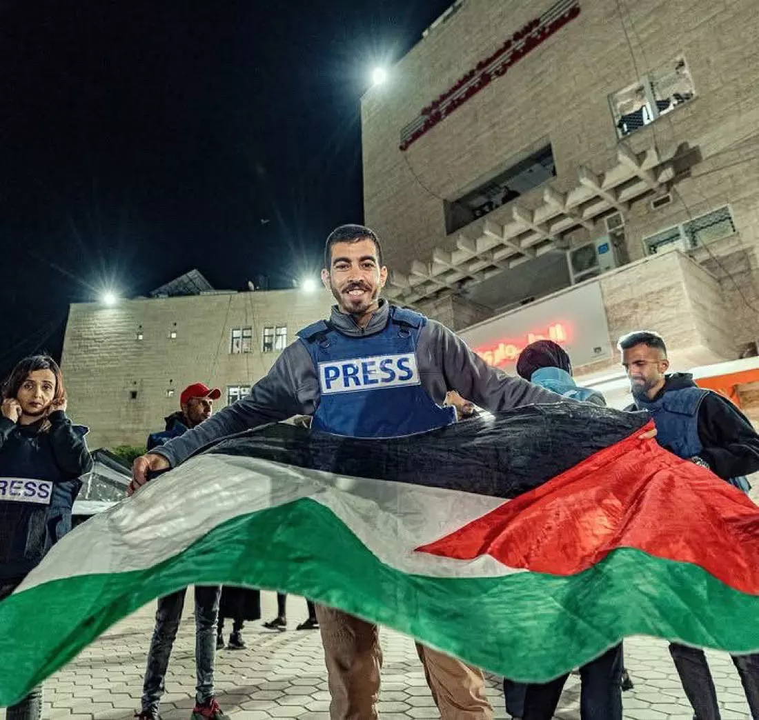 Filistinli ünlü gazeteci, İsrail artığı çeteler tarafından canice şehit edildi