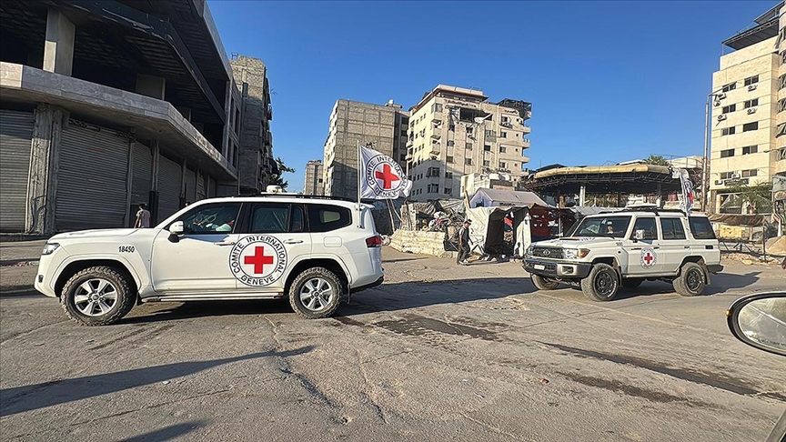 Hamas Gazze'deki İsrailli esirleri Kızılhaç heyetine teslim etmeye başladı