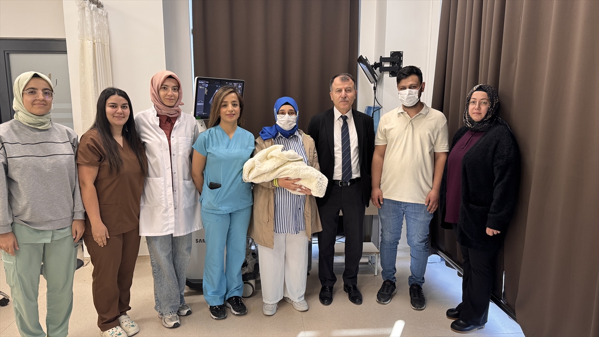 KONYA - Eli ve ayakları gelişmeyen bebeğe anne karnında müdahale
