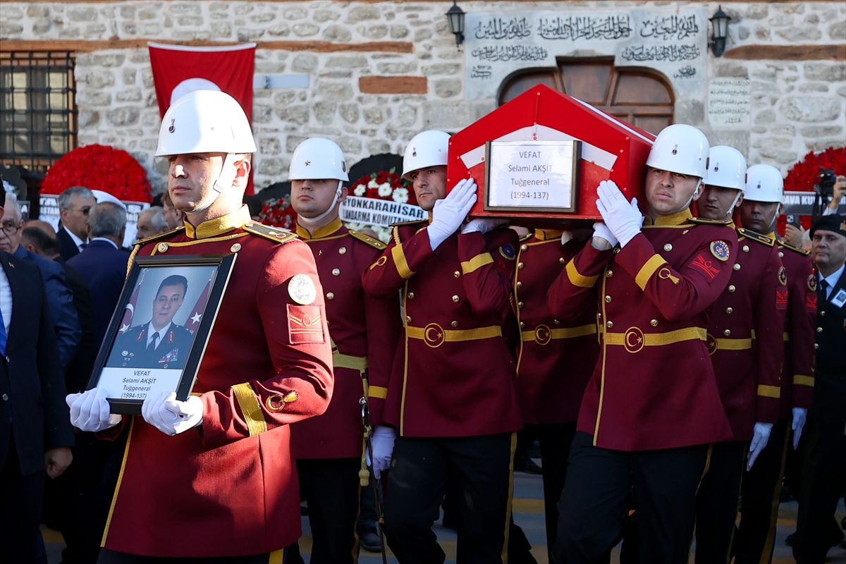 KONYA - Kalp krizi sonucu vefat eden Jandarma KOM Daire Başkanı Akşit'in cenazesi defnedildi