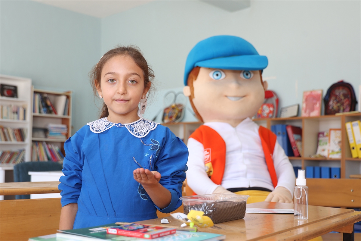 Konya'da bir öğretmeniyle bir öğrencisi bulunan okulda milli tohum bilinci eğitimi verildi