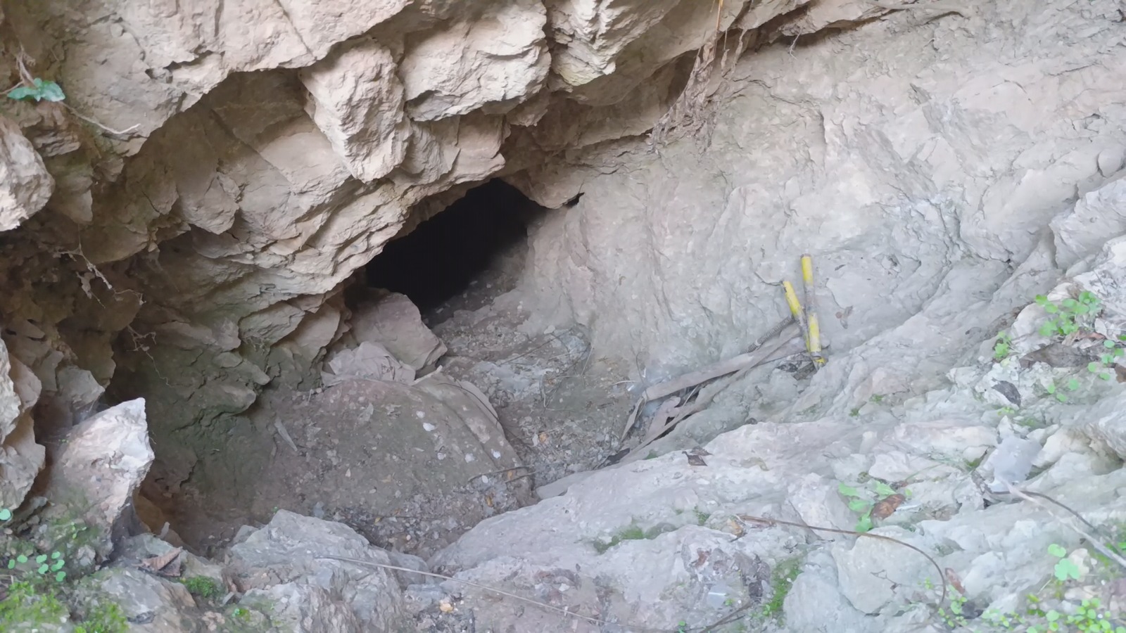 Amasya- Defineciler dağı 15 metre kazmışlar