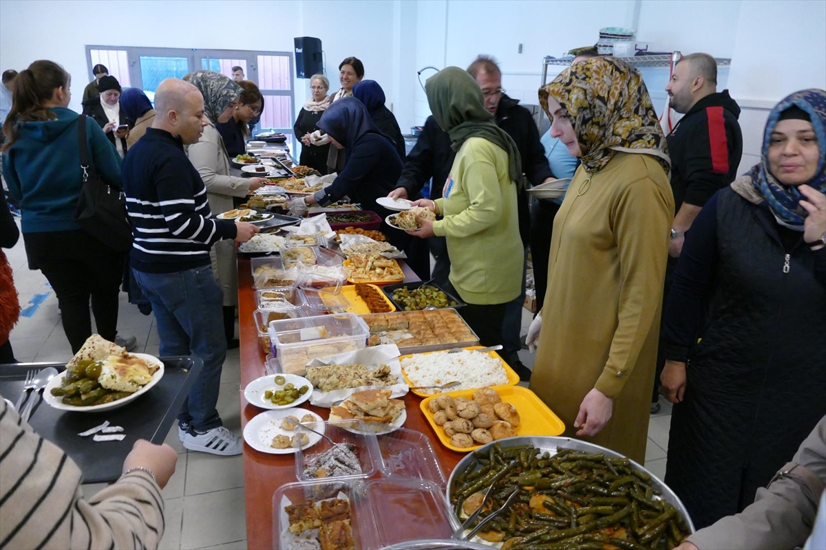 Seydişehir'de üniversite öğrencilerine anne yemekleri ikram edildi