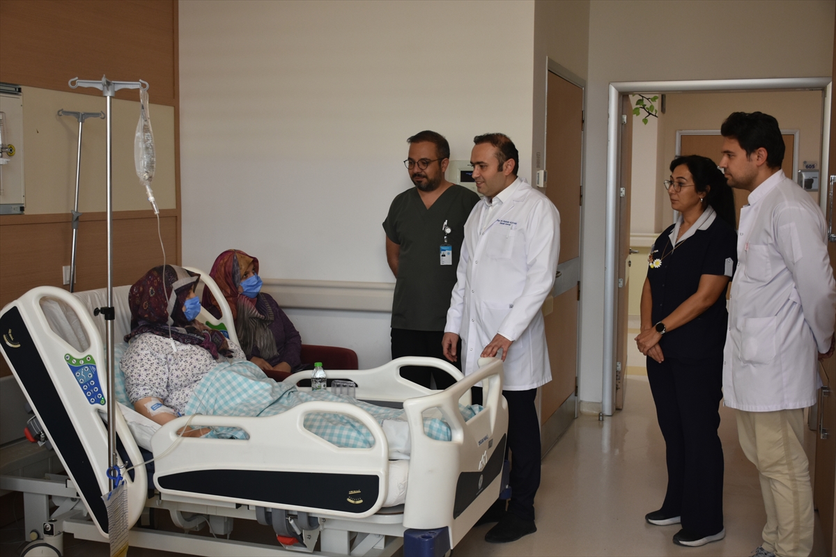 Konya'da 40 yaşındaki Tuğba Manav, hastalığın son evresinde kardeşinden yapılan nakille 16 yıldır yaşadığı böbrek yetmezliği rahatsızlığından kurtuldu.