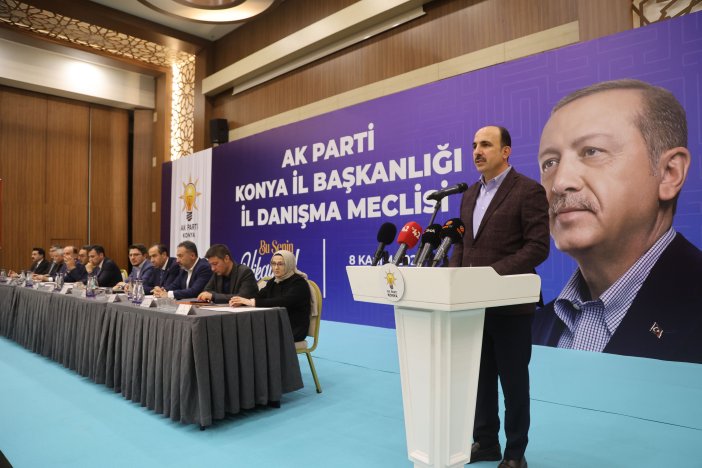 Ağır Bakım Dönüşümü üzerinden yapılan eleştirilere yanıt veren Altay, “Malzeme arıyorsanız baklava kutularına bakın” dedi.