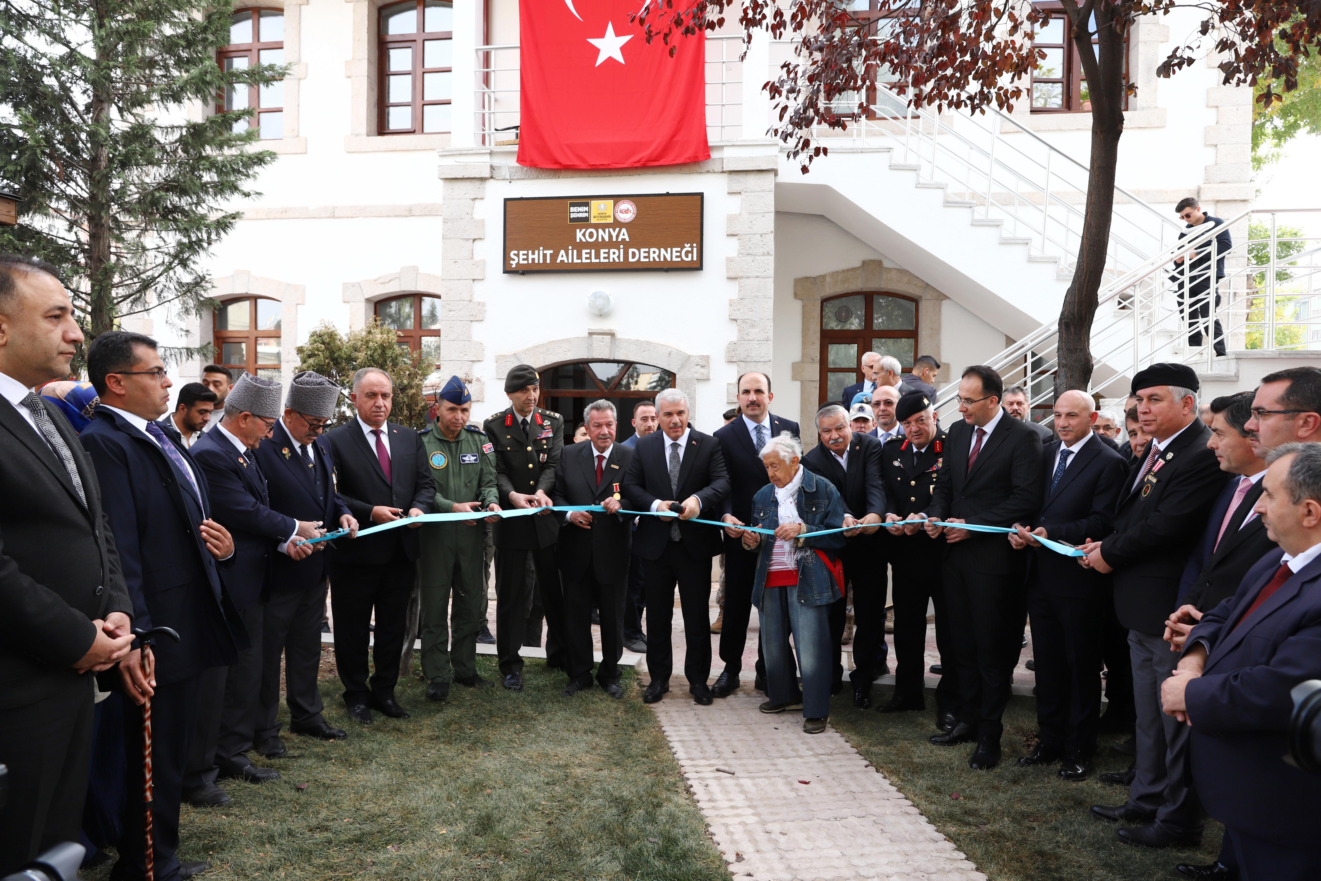 KONYA BÜYÜKŞEHİR TARAFINDAN YENİLENEN ŞEHİT AİLELERİ DERNEĞİ BİNASININ AÇILIŞI DUALARLA YAPILDI