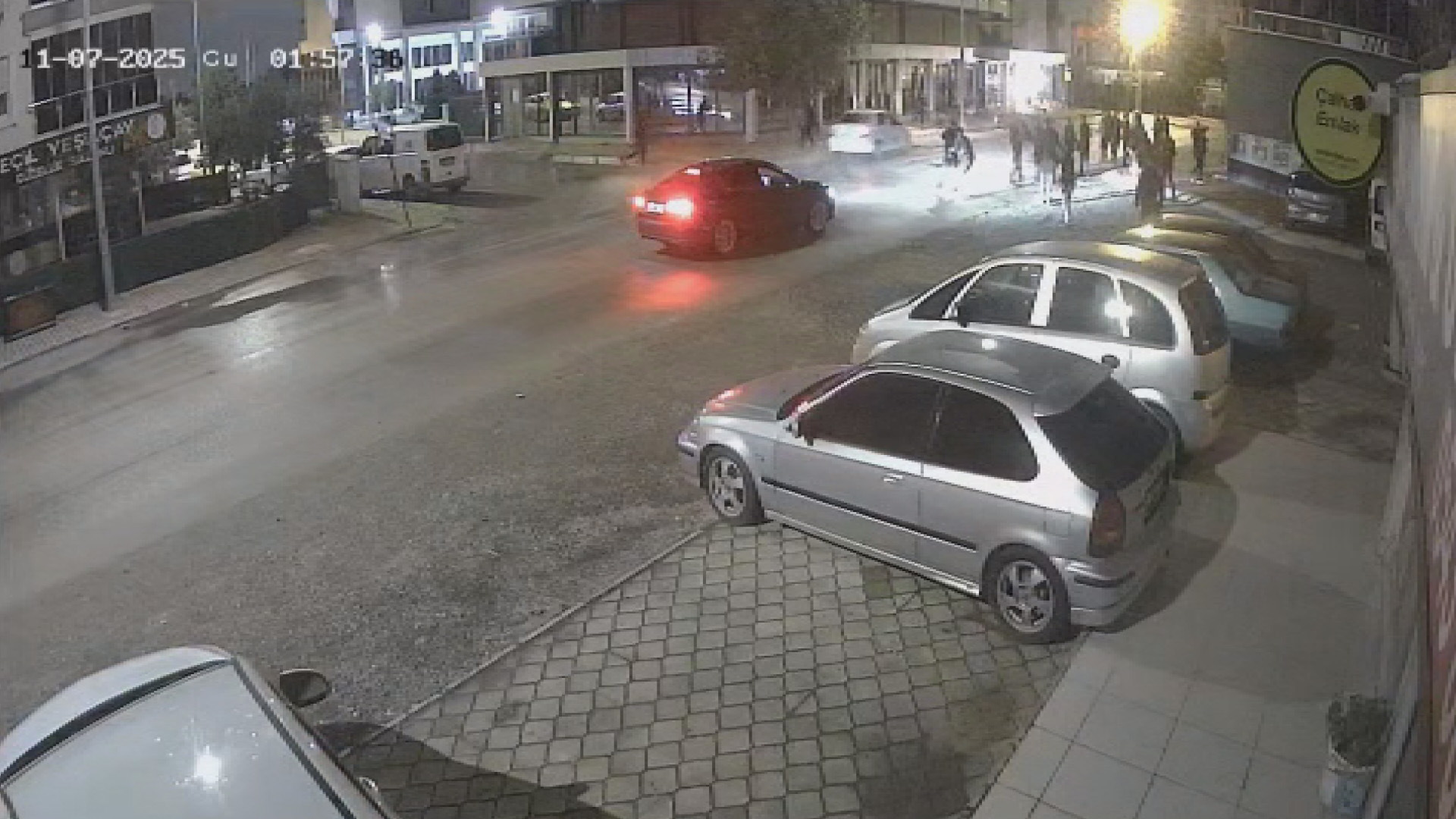 Antalya- 'Dur' ihtarına uymayıp İl Emniyet Müdürü Zaimoğlu'nun üzerine aracını sürdü, ateş açılıp durduruldu