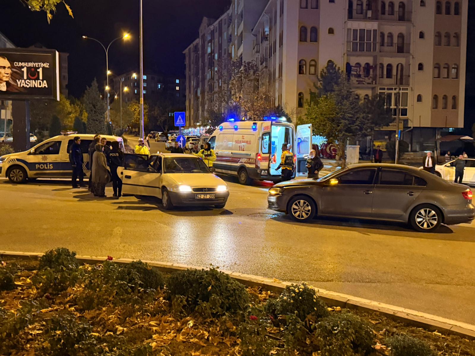 Seydişehir'  Adliye   Kavşagında Trafik Kazası: 2 Yaralı