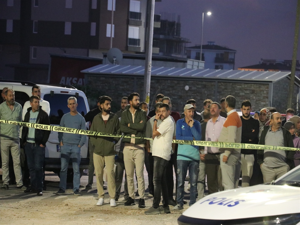 Antalya'da polis memuru, eşi ve 2 çocuğunu öldürdü 