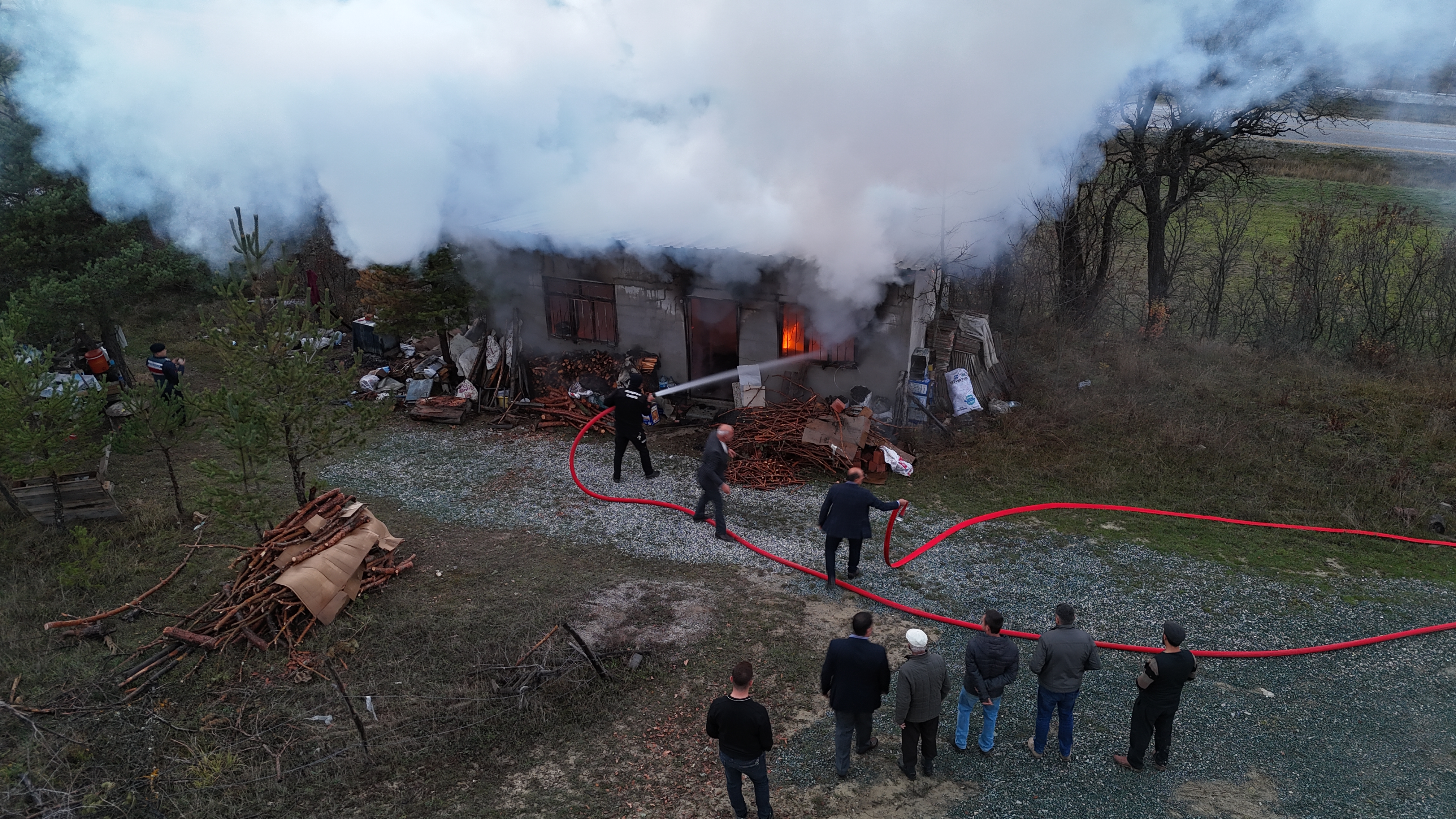 Kastamonu - Sobaya su yerine benzin dökünce çıkan yangında yaralandı