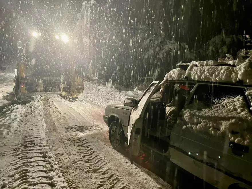  Karadeniz   bölgesinde Etkili olan yoğun kar yağışı ve tipi nedeniyle çok sayıda otoyol ulaşıma kapandı.