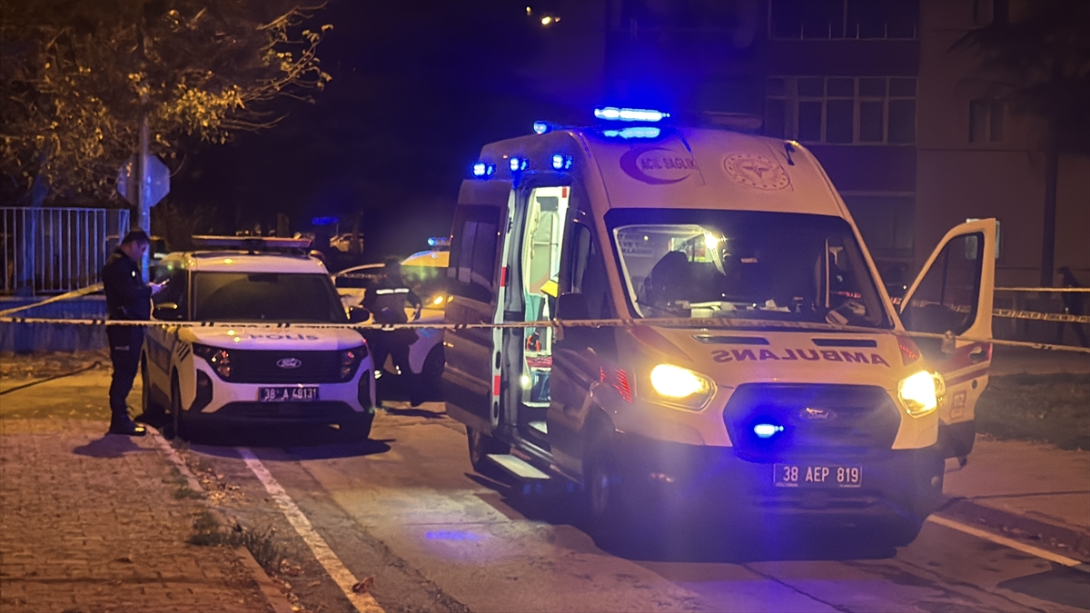 Kayseri'de kocası tarafından bıçaklanan kadın öldü